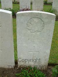 Etaples Military Cemetery - Gavey, A J